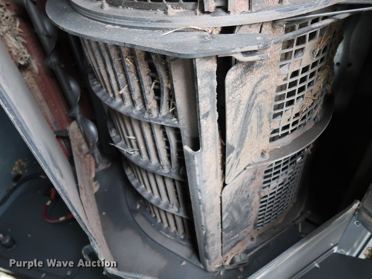 image for item DJ2409 2016 Gleaner S97 Super Series  combine