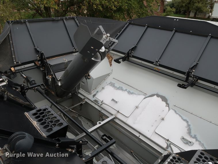 image for item DJ2409 2016 Gleaner S97 Super Series  combine