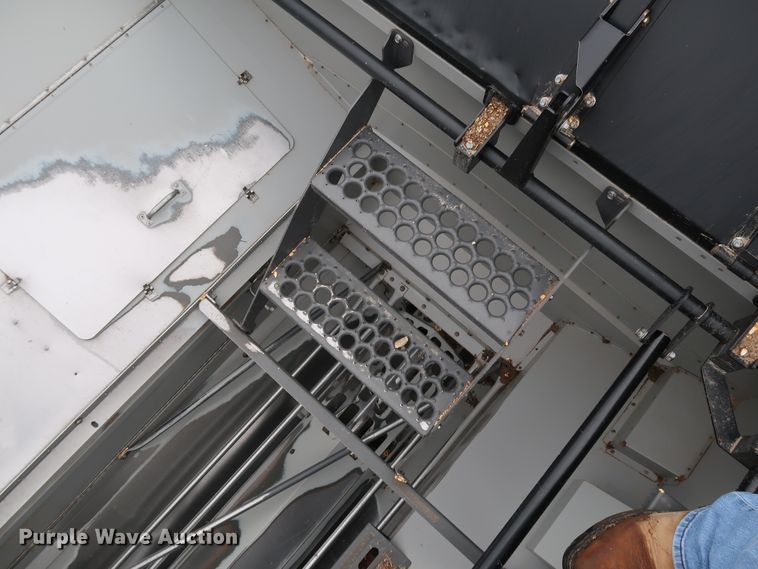 image for item DJ2409 2016 Gleaner S97 Super Series  combine