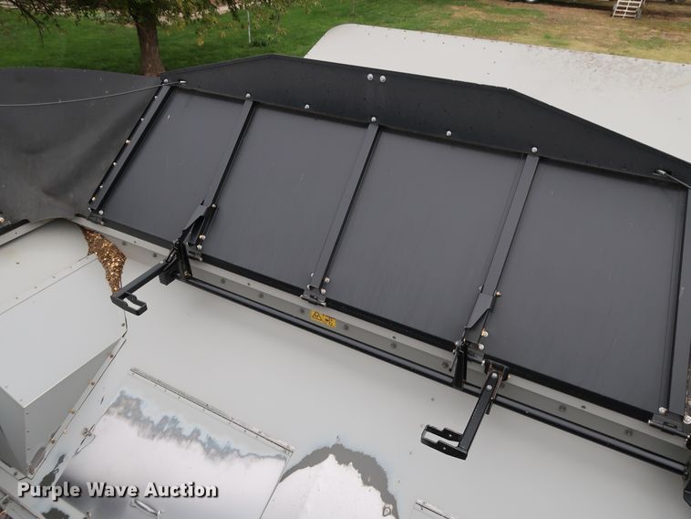 image for item DJ2409 2016 Gleaner S97 Super Series  combine