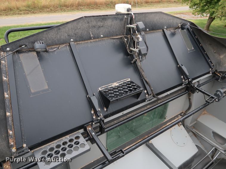 image for item DJ2409 2016 Gleaner S97 Super Series  combine