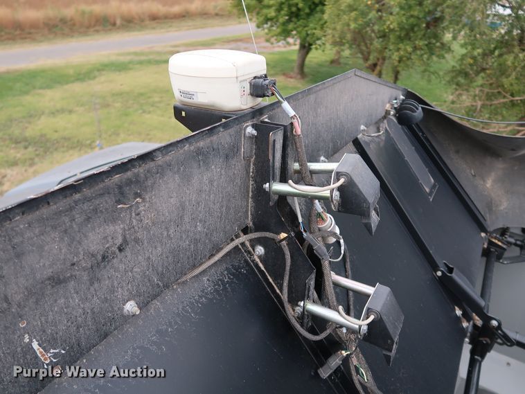 image for item DJ2409 2016 Gleaner S97 Super Series  combine