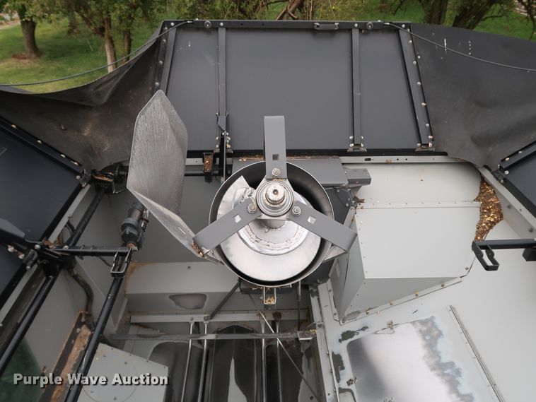 image for item DJ2409 2016 Gleaner S97 Super Series  combine