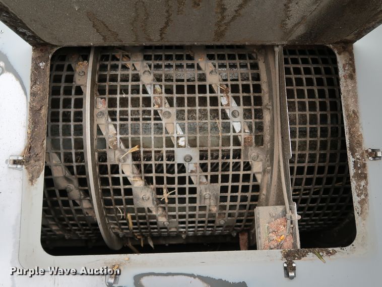 image for item DJ2409 2016 Gleaner S97 Super Series  combine