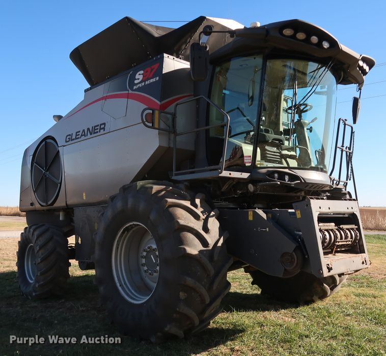 image for item DJ2410 2016 Gleaner S97 Super Series  combine