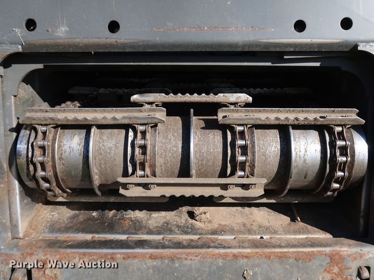 image for item DJ2410 2016 Gleaner S97 Super Series  combine