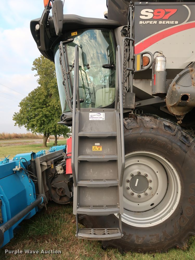 image for item DJ2410 2016 Gleaner S97 Super Series  combine