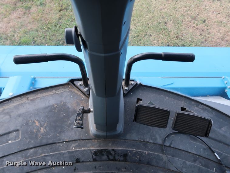 image for item DJ2410 2016 Gleaner S97 Super Series  combine