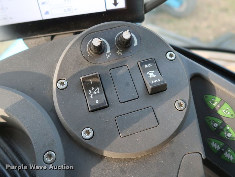 image for item DJ2410 2016 Gleaner S97 Super Series  combine