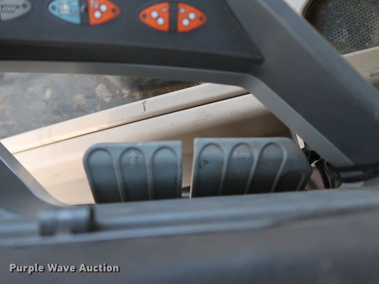 image for item DJ2410 2016 Gleaner S97 Super Series  combine