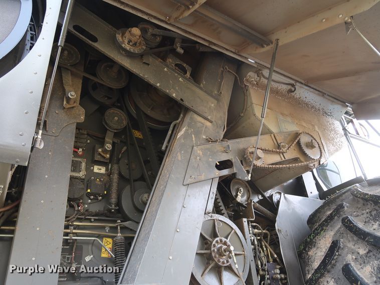 image for item DJ2410 2016 Gleaner S97 Super Series  combine