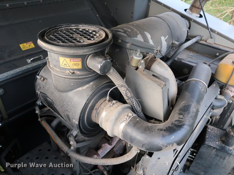 image for item DJ2410 2016 Gleaner S97 Super Series  combine