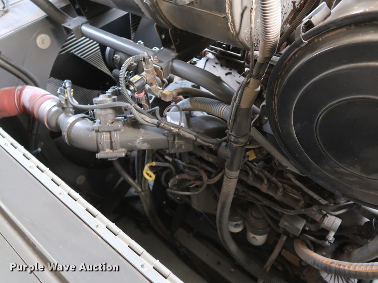 image for item DJ2410 2016 Gleaner S97 Super Series  combine