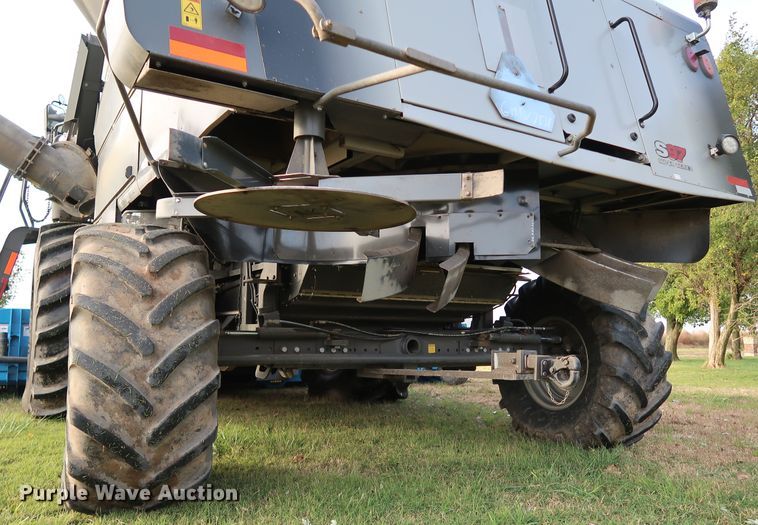 image for item DJ2410 2016 Gleaner S97 Super Series  combine