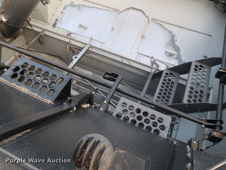 image for item DJ2410 2016 Gleaner S97 Super Series  combine