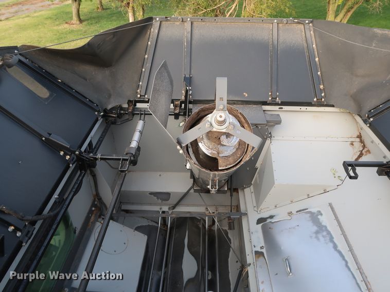 image for item DJ2410 2016 Gleaner S97 Super Series  combine