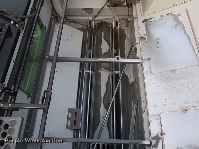 image for item DJ2410 2016 Gleaner S97 Super Series  combine