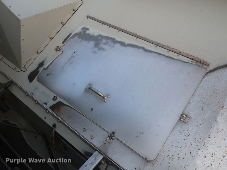 image for item DJ2410 2016 Gleaner S97 Super Series  combine