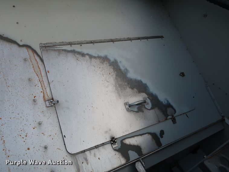 image for item DJ2410 2016 Gleaner S97 Super Series  combine