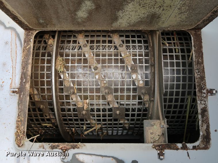 image for item DJ2410 2016 Gleaner S97 Super Series  combine