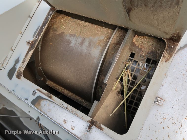 image for item DJ2410 2016 Gleaner S97 Super Series  combine