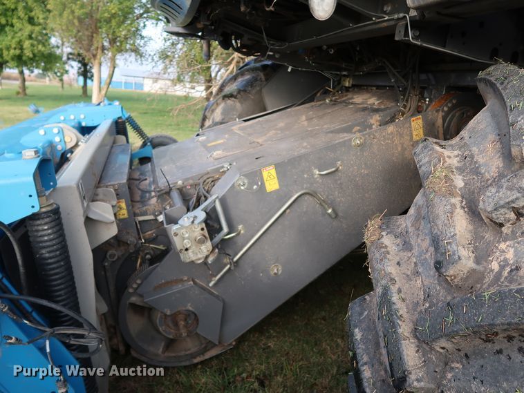 image for item DJ2410 2016 Gleaner S97 Super Series  combine