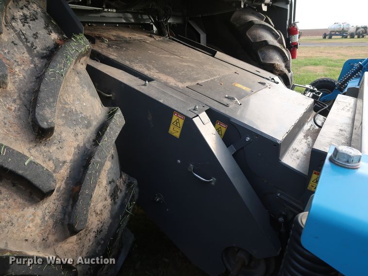 image for item DJ2410 2016 Gleaner S97 Super Series  combine