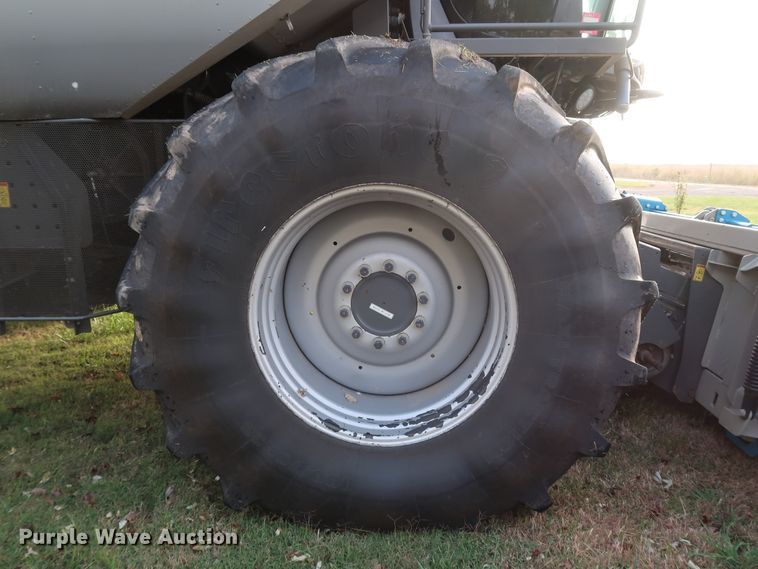 image for item DJ2410 2016 Gleaner S97 Super Series  combine