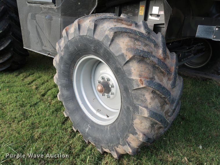 image for item DJ2410 2016 Gleaner S97 Super Series  combine