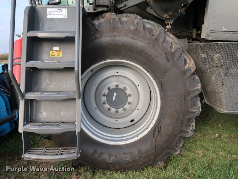 image for item DJ2410 2016 Gleaner S97 Super Series  combine