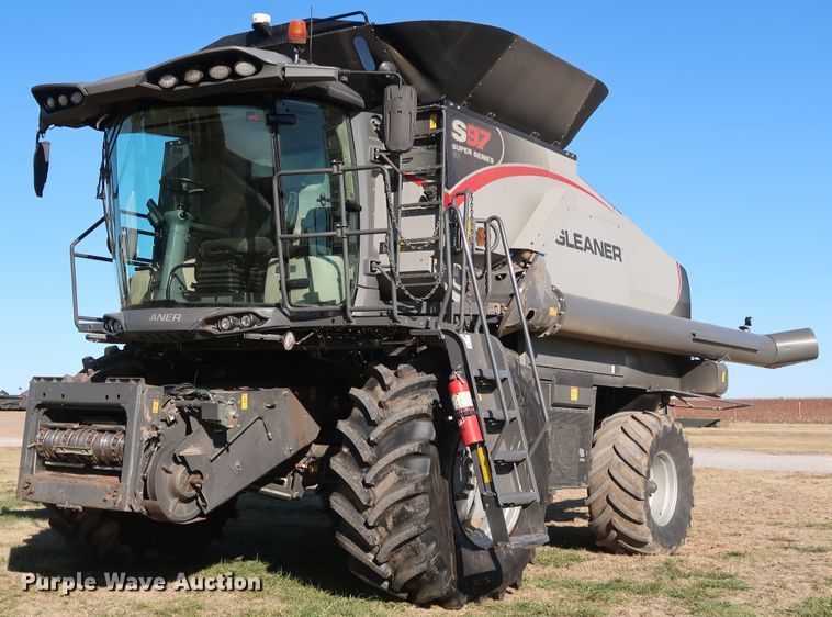 image for item DJ2411 2016 Gleaner S97 Super Series  combine