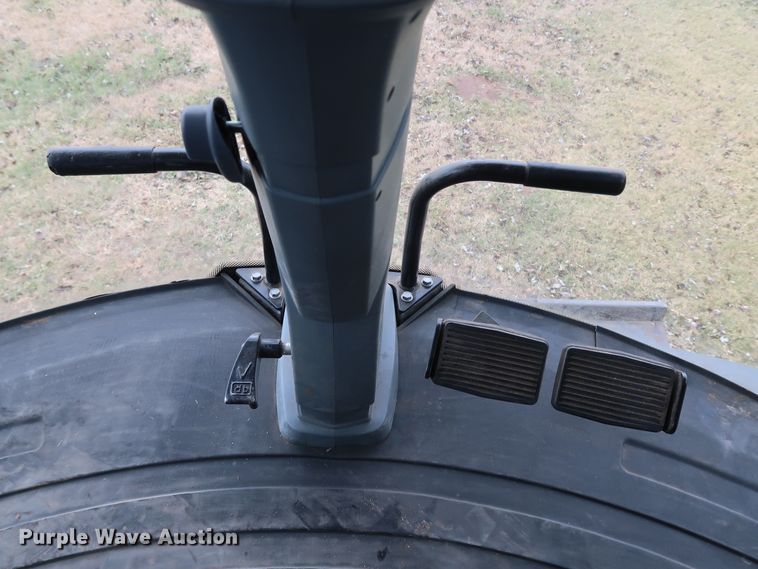 image for item DJ2411 2016 Gleaner S97 Super Series  combine