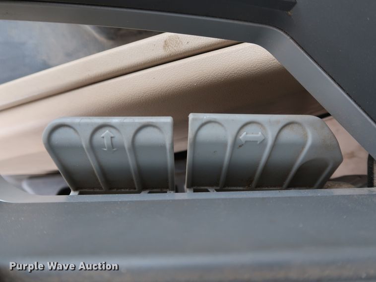 image for item DJ2411 2016 Gleaner S97 Super Series  combine