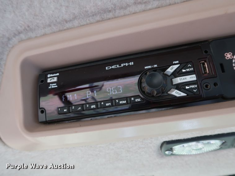 image for item DJ2411 2016 Gleaner S97 Super Series  combine