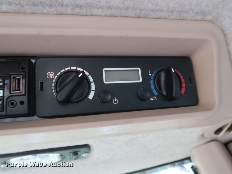 image for item DJ2411 2016 Gleaner S97 Super Series  combine