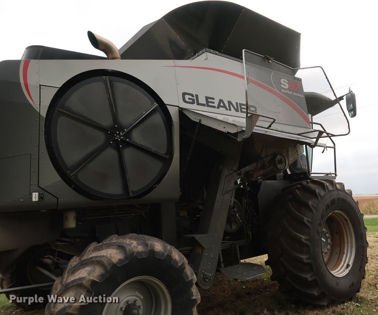 image for item DJ2411 2016 Gleaner S97 Super Series  combine