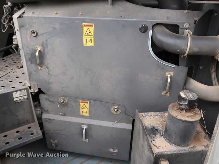 image for item DJ2411 2016 Gleaner S97 Super Series  combine