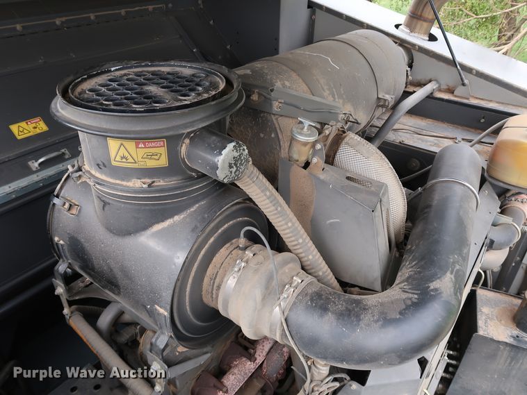 image for item DJ2411 2016 Gleaner S97 Super Series  combine