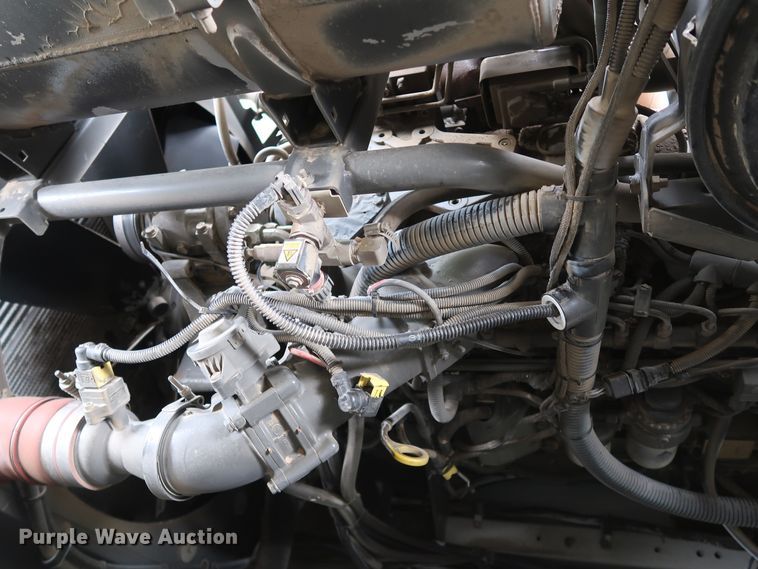 image for item DJ2411 2016 Gleaner S97 Super Series  combine