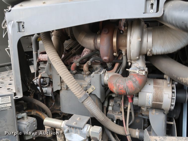 image for item DJ2411 2016 Gleaner S97 Super Series  combine