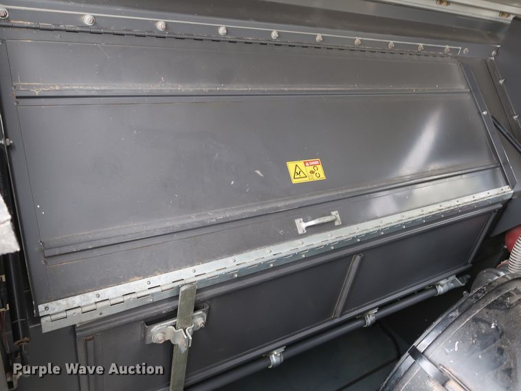 image for item DJ2411 2016 Gleaner S97 Super Series  combine