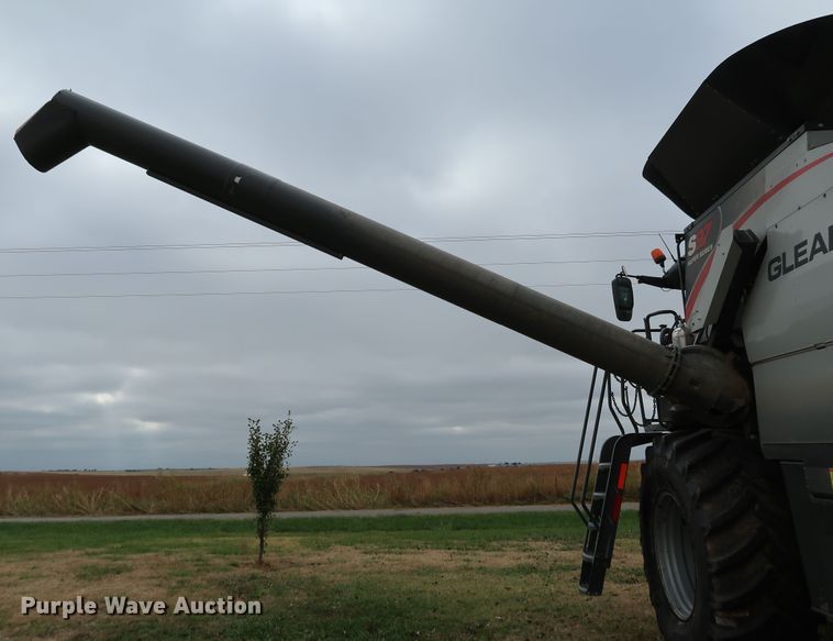 image for item DJ2411 2016 Gleaner S97 Super Series  combine