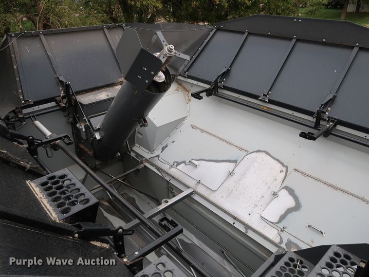 image for item DJ2411 2016 Gleaner S97 Super Series  combine