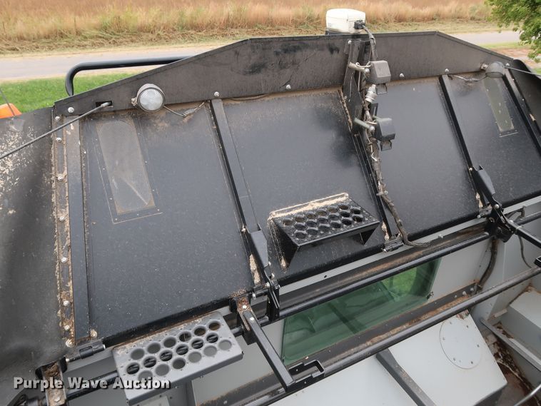 image for item DJ2411 2016 Gleaner S97 Super Series  combine