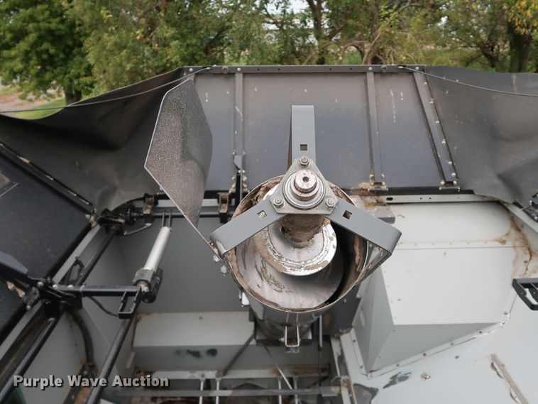 image for item DJ2411 2016 Gleaner S97 Super Series  combine