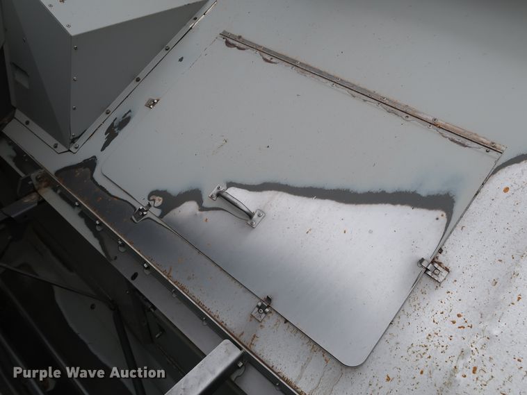 image for item DJ2411 2016 Gleaner S97 Super Series  combine