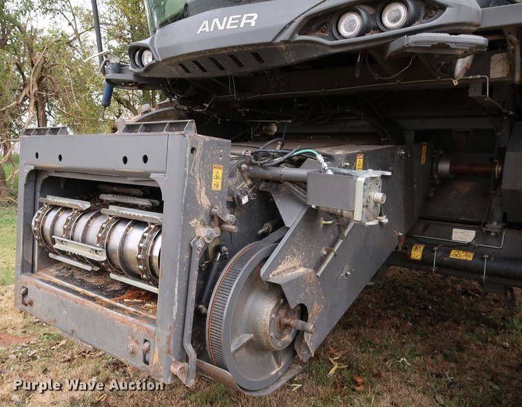 image for item DJ2411 2016 Gleaner S97 Super Series  combine