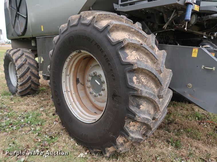 image for item DJ2411 2016 Gleaner S97 Super Series  combine