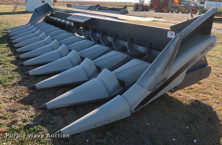 image for item DJ2413 2014 Gleaner 3000 R12  corn head