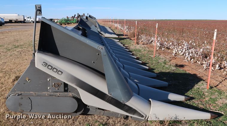image for item DJ2413 2014 Gleaner 3000 R12  corn head